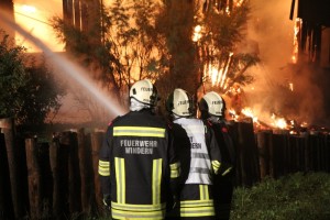 Tischlerei Holztrattner wurde Raub der Flammen - Restmüllcontainer als Brandursache