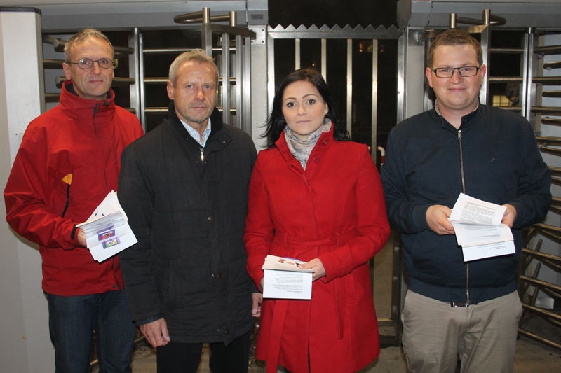 Solidaritätsbekundung am Werkstor: SPÖ und Lenzing Betriebsrat ziehen an einem Strang und kämpfen gegen unsoziale Kündigungswelle!