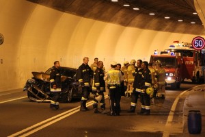 Serienunfall im Geisswandtunnel - Lenker kam auf Gegenfahrbahn