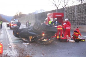 Mondsee: Autoüberschlag auf Westautobhan