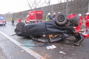 Mondsee: Autoüberschlag auf Westautobhan