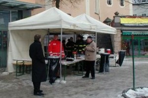 Punsch, Glühwein und Bosna - Feuerwehr & RK-Weihnachtsstand in Bad Ischl