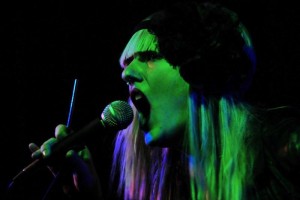 Nordisch-kühles Klanguniversum in Akustik und Elektronik im Kino Ebensee