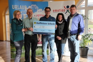 2.700 Euro Spende für Kumplgut in Wels - Glühweinstand war großartiger Erfolg