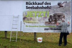 Aufreger-Plakate der "Vision Gmunden 2022" fordern Rückkauf