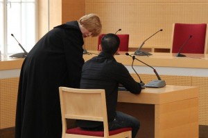 Freundin beinahe erwürgt - emotionaler Prozess am Landesgericht Wels
