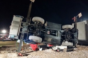 Attnang: mit 30-Tonnen Kran umgestürzt
