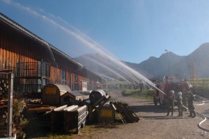 Grünauer Feuerwehrjugend tatkräftig unterstützt