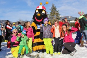"Neue" Hummel Brumsi feiert mit hunderten Kindern