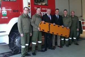 Feuerwehr Hipping mit Spineboard ausgestattet