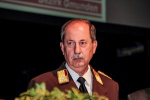 Standing Ovations zum Abschied - Führungswechsel im Bezirksfeuerwehrkommando Standing Ovations zum Abschied - Führungswechsel im Bezirksfeuerwehrkommando