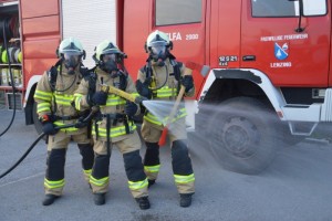 Feuerwehr Lenzing bekommt neue Einsatzbekleidung aus FR-Faser