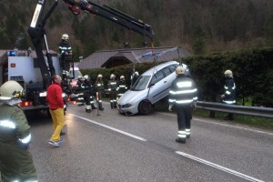 Unfall im Weißenbachtal - von der Straße abgekommen