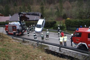 Unfall im Weißenbachtal - von der Straße abgekommen