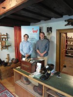 JW beim Schuhmacher Meister