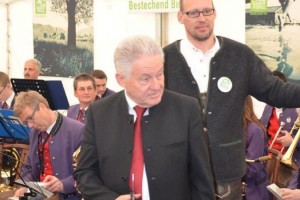 Josef Pühringer eröffnet Bienenhof Attersee