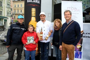 Gmunden: geglückter Weltrekordversuches mit Barman Kenny Klein