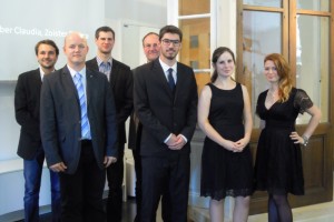 Schüler restaurieren historische Fenstertüre in der Lehar-Villa Bad Ischl