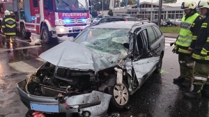 Frontalzusammenstoß auf ampelgeregelter Himmelreichkreuzung