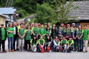 Chinesische und österreichische Freiwillige im Einsatz für Hallstatt