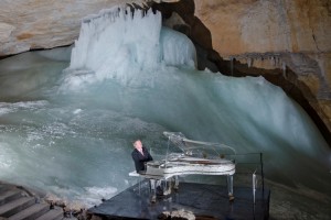 Weltstar Otto Sauter bespielt die Dachstein Eishöhle