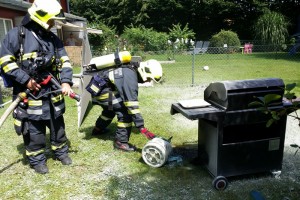 Puchheim: Gasgriller samt Gasflasche in Flammen