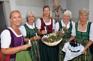 Kraeuterweihe und Wetterkerzen in Seewalchen