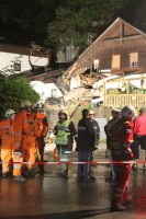 Felsblock durchschlägt Wohnhaus in Obertraun - sieben Personen evakuiert
