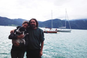 Wasserrettung Nussdorf rettet Familie mit Hund aus Seenot -dramatische Bootsbergung auf dem Attersee