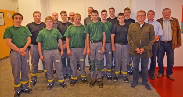 Elf Jugendliche Starten bei der UPM Steyrermühl ins Berufsleben
