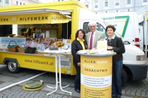Hilfswerk Bus macht Stopp am Gmundner Wochenmarkt 