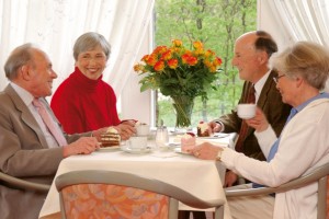 Kursana Senioren beim Kaffee