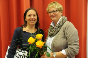 Foto vlnr. Mag.a Karin Schatzl, Regionalleitung Mobile Familiendienste, Elisabeth Kienesberger, Regionalleitung Mobile Pflegedienste