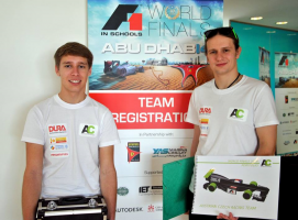 Florian Hofer und Jan Narovec bei der Registration