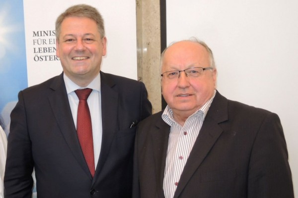 Minister ehrte Prof. Weißenbacher