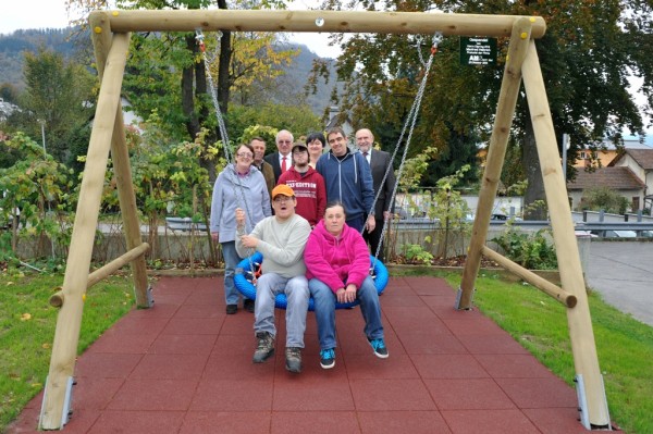 Hr. Bauer (Obmann Arbeitsgruppe), Hr. Kommisari und Hr. Dipl-Ing. Heinrich (beide Fa. AMServ) und Klienten der Werkstätte Gmunden