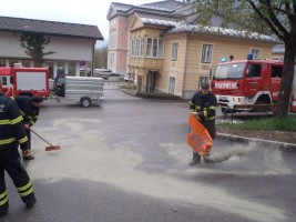 Ausgedehnte Ölspur in Bad Ischl (1)