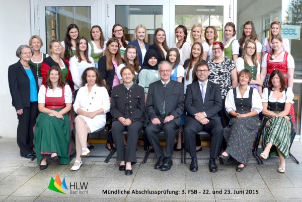 3. Reihe: Sandra Koppensteiner, Lisa Neuhuber, Sarah Huemer, Melanie Sesvecan, Katarina Opcevic, Jasmin Hajri, Katja Fischer, Verena Zopf, Stephanie Wimmer, Bettina Huber, Katharina Greiner. 2. Reihe: Mag. Gabriele Plakolm, Dipl.-Päd. Ingrid Reisenbichler, DGKS Maria Hutter, Katharina Bartz, Mirjana Milovanovic, Bettina Reschreiter, Nazmiye Kaya, Jennifer Urstöger, Danijela Gojkovic, Chiara Brunnbauer, Michaela Putz, Sabrina Holl. 1. Reihe: DSA Cornelia Mikenda, Mag. Irmgard Schwaiger, MMag. Cordula Scherngell, Vorsitzender Direktor OStR. Mag. Wolfgang Graßecker, Direktor Mag. Rainer Posch, DGKS Ulrike Monz, Mag. Jutta Moser.