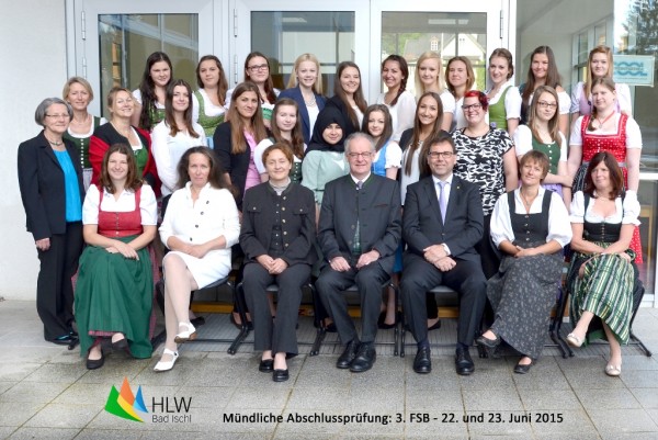 3. Reihe: Sandra Koppensteiner, Lisa Neuhuber, Sarah Huemer, Melanie Sesvecan, Katarina Opcevic, Jasmin Hajri, Katja Fischer, Verena Zopf, Stephanie Wimmer, Bettina Huber, Katharina Greiner. 2. Reihe: Mag. Gabriele Plakolm, Dipl.-Päd. Ingrid Reisenbichler, DGKS Maria Hutter, Katharina Bartz, Mirjana Milovanovic, Bettina Reschreiter, Nazmiye Kaya, Jennifer Urstöger, Danijela Gojkovic, Chiara Brunnbauer, Michaela Putz, Sabrina Holl. 1. Reihe: DSA Cornelia Mikenda, Mag. Irmgard Schwaiger, MMag. Cordula Scherngell, Vorsitzender Direktor OStR. Mag. Wolfgang Graßecker, Direktor Mag. Rainer Posch, DGKS Ulrike Monz, Mag. Jutta Moser. 