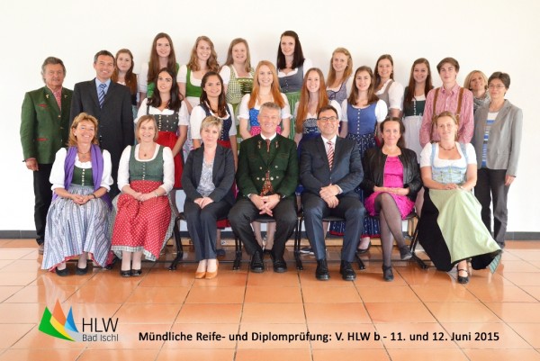 3. Reihe (v.l.n.r.): Julia Richter, Eva Schneider, Magdalena Mittendorfer, Stefanie Pal, Marlene Leitner, Sophie Duransky, Elisa Schlager, Christa Holzinger 2. Reihe (v.l.n.r.): Katja Schrank, Anna Schinkowitsch, Michaela Ivanovic, Magdalena Schöngruber, Theresa Pretscherer, Raphael Krug. Die Maturakommission (v.l.n.r.): Prof. Mag. Gerhard Moser, Prof. Mag. Reinhild Wiener, Prof. Mag. Rudolf Feusthuber, Prof. Mag. Karin Scheichl-Rettenbacher, Fachvorständin Dipl.-Päd. Sabine Schwaiger, Jahrgangsvorstand Prof. Mag. Hubert Kefer, Direktor Mag. Rainer Posch, Prof. Mag. Irmgard Schwaiger, Prof. Mag. Barbara Grünwald, Prof. Mag. Andrea Promberger, Prof. Mag. Irmgard Schneidergruber.