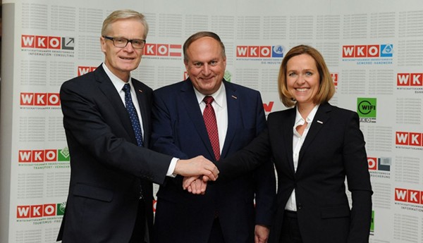 WKOÖ-Präsident Rudolf Trauner (mitte) mit den Vizepräsidenten Clemens Malina-Altzinger (links) und Angelika Sery-Froschauer (rechts)