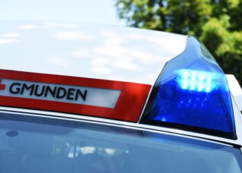 Arbeiter eingeklemmt und schwer verletzt