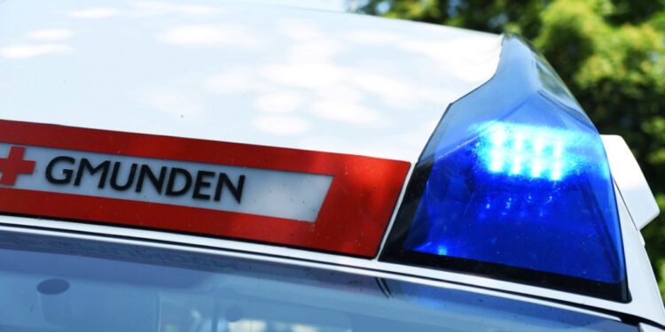 Arbeiter eingeklemmt und schwer verletzt
