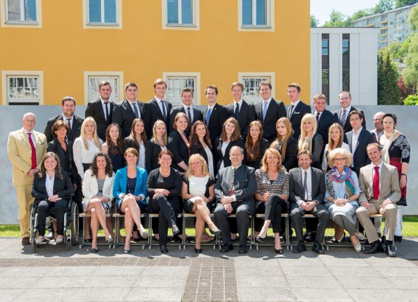 v.l.: Schatzl Christina Mitte v.l.n.r.: Milojevic Dajana, Zotter Susanne, Pürimayr Cornelia, Roitner Sarah, Rumpl Sarah, Hager Lisa-Maria, Feilecker Cornelia, Bartl Kristina, Jusic Lejla, Stolarczyk Jessica Hinten v.l.n.r.: Magritzer Moritz, Kuzmanovic Ljubomir, Preinstorfer Sebastian, Katzenhofer Walter, Stöger Björn, Hasler Simon, Jungwirth Philipp, Redl Jan, Harrer Paul, Leitner Benedikt, Moshammer Michael