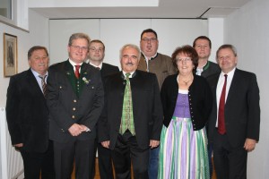 der neu gewählte Gemeindevorstand mit Dr. Bernhard Aigner