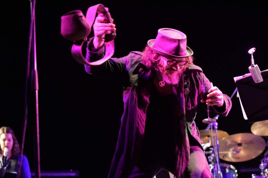 Austronom XMas Extravaganza mit KultSongs & Weltpremieren salzi.at