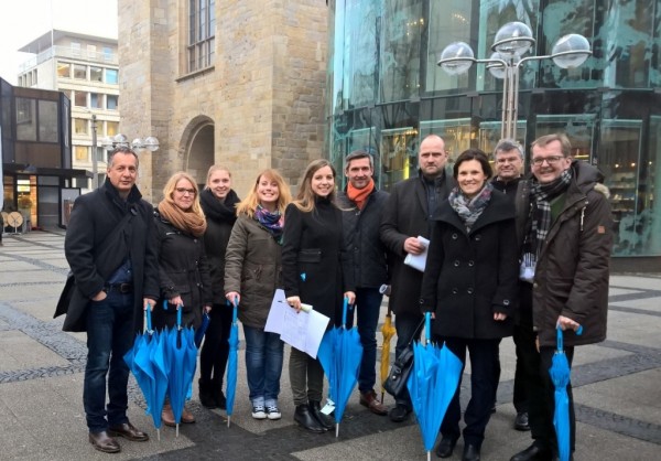 Foto - copyright: STMG Das Organisationsteam aus Dortmund sowie die verantwortlichen Salzkammergut Touristiker am Reinoldiplatz, dem Veranstaltungsort von „Salzkammergut zu Gast in Dortmund“