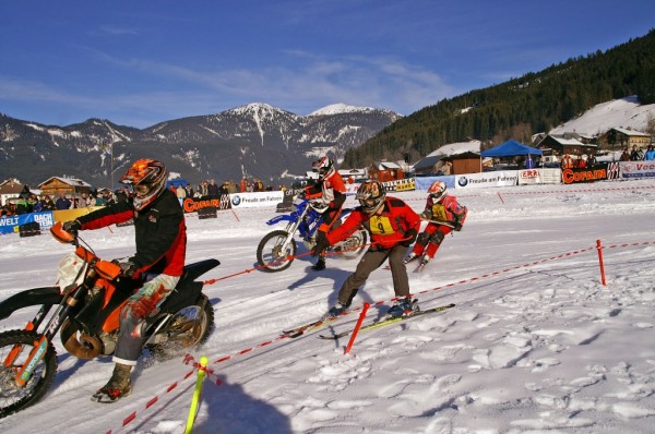 Skijoering Gosau _ Drifts auf Skiern _ Bild Otto Hubner _ LR