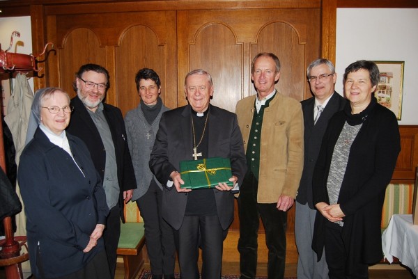 Bürgermeister Brunsteiner hieß Bischof Schwarz in Vöcklabruck willkommen. (Foto: privat)