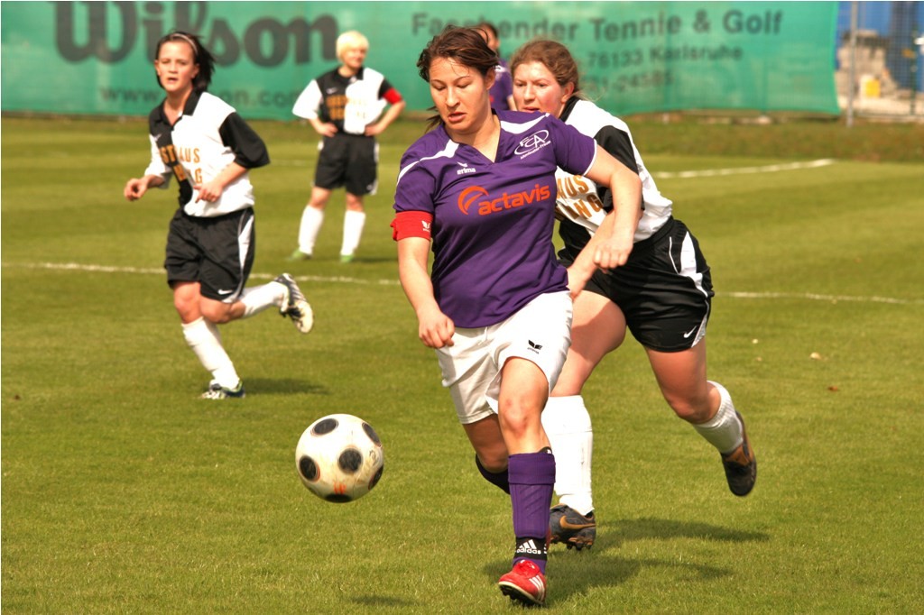 Schüttelt Gegenspielerinnen ab: „Debi Mirjanic“! (Foto K. Renner)